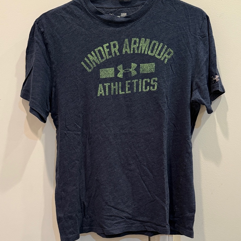 Under Armour Men's Dark Blue Athletic Tee. Size large